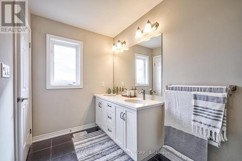 195 Greti Drive, Hamilton, ON - Indoor Photo Showing Bathroom