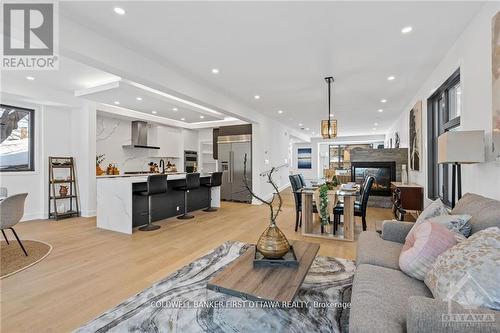 628 Parkview Road, Ottawa, ON - Indoor Photo Showing Living Room