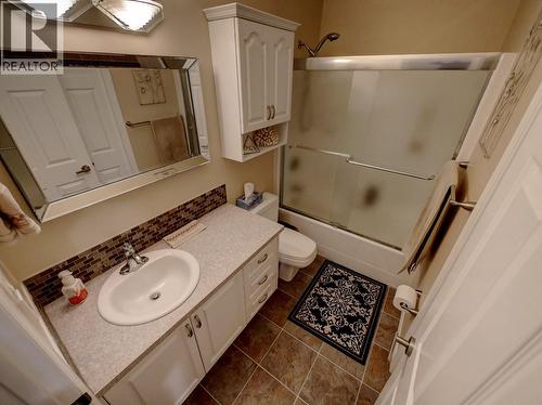 1910 Leaning Tree Road, Creston, BC - Indoor Photo Showing Bathroom