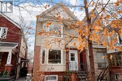 493 CLINTON STREET  Toronto, ON M6G 2Z3