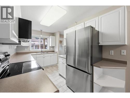6514 Meadows Drive Unit# 3, Oliver, BC - Indoor Photo Showing Kitchen With Stainless Steel Kitchen
