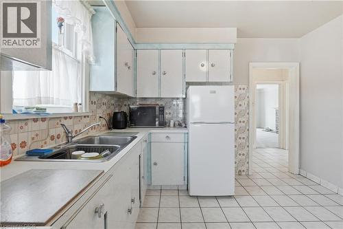 306 Concession Street, Hamilton, ON - Indoor Photo Showing Kitchen With Double Sink