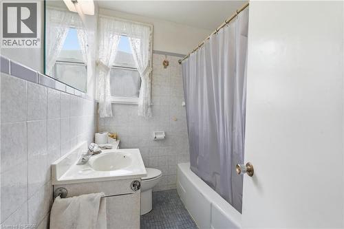 306 Concession Street, Hamilton, ON - Indoor Photo Showing Bathroom