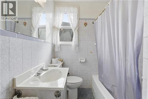 306 Concession Street, Hamilton, ON - Indoor Photo Showing Bathroom