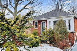 38 WILDWOOD CRESCENT  Toronto, ON M4L 2K7