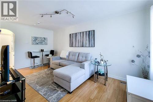 86 East 18Th Street, Hamilton, ON - Indoor Photo Showing Living Room