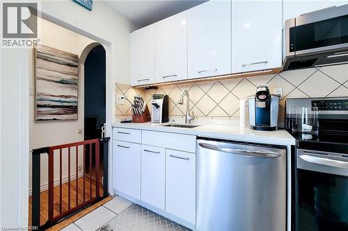 86 East 18Th Street, Hamilton, ON - Indoor Photo Showing Kitchen