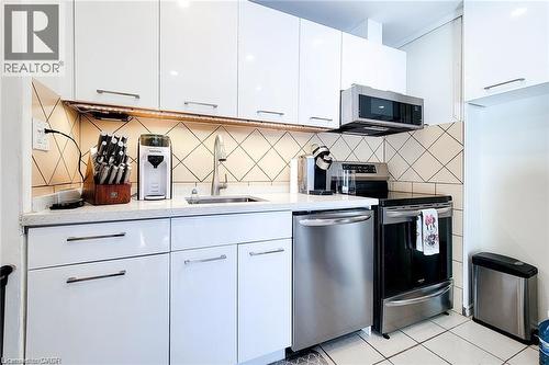 86 East 18Th Street, Hamilton, ON - Indoor Photo Showing Kitchen