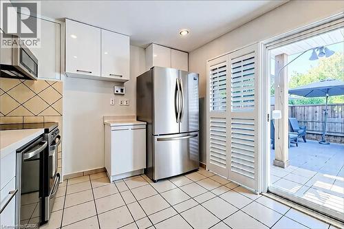 86 East 18Th Street, Hamilton, ON - Indoor Photo Showing Kitchen