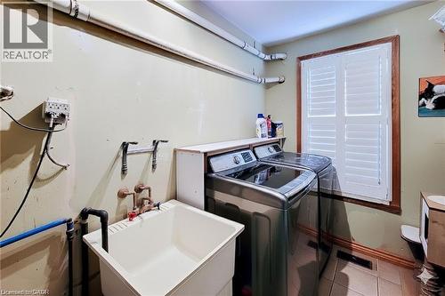 86 East 18Th Street, Hamilton, ON - Indoor Photo Showing Laundry Room
