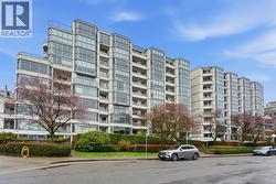 813 456 MOBERLY ROAD  Vancouver, BC V5Z 4L7