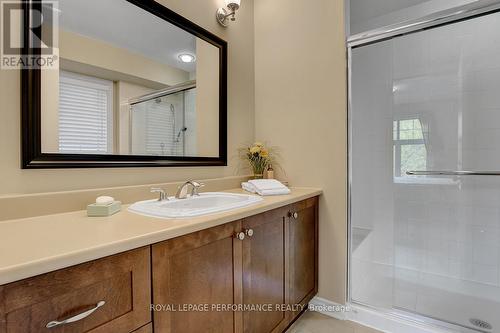 318 Iona Street, Ottawa, ON - Indoor Photo Showing Bathroom