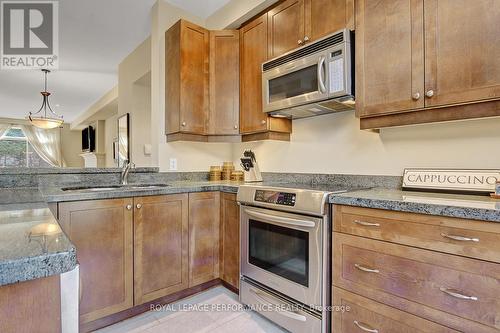 318 Iona Street, Ottawa, ON - Indoor Photo Showing Kitchen