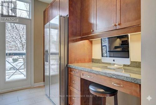 318 Iona Street, Ottawa, ON - Indoor Photo Showing Other Room