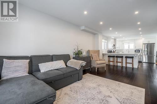 5042 Brady Avenue, Burlington, ON - Indoor