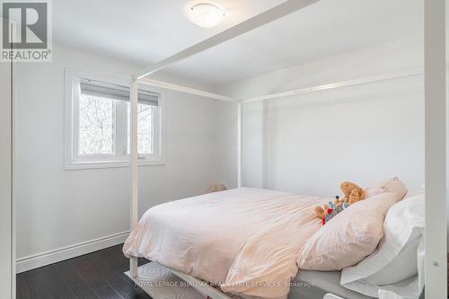 5042 Brady Avenue, Burlington, ON - Indoor Photo Showing Bedroom