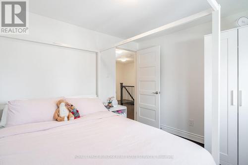 5042 Brady Avenue, Burlington, ON - Indoor Photo Showing Bedroom