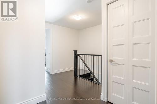 5042 Brady Avenue, Burlington, ON - Indoor Photo Showing Other Room