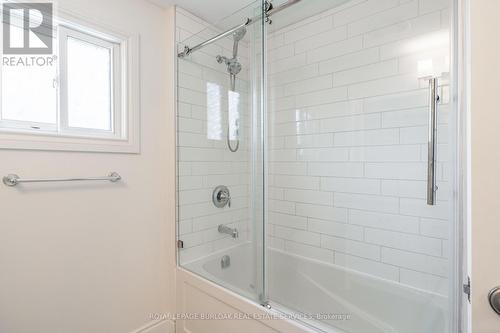 5042 Brady Avenue, Burlington, ON - Indoor Photo Showing Bathroom