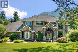 880 WATERLOO Road Castlegar, BC V1N 4K8