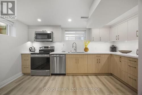 B - 23 SWANHURST BOULEVARD , Mississauga, Ontario L5N 1B6 4