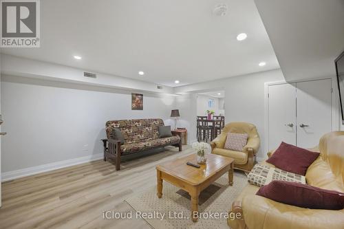 B - 23 SWANHURST BOULEVARD , Mississauga, Ontario L5N 1B6 5