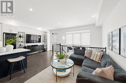 143 Avro Circle, Ottawa, ON - Indoor Photo Showing Living Room