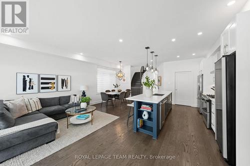 143 Avro Circle, Ottawa, ON - Indoor Photo Showing Living Room
