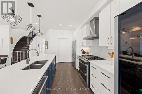 143 Avro Circle, Ottawa, ON - Indoor Photo Showing Kitchen With Double Sink With Upgraded Kitchen