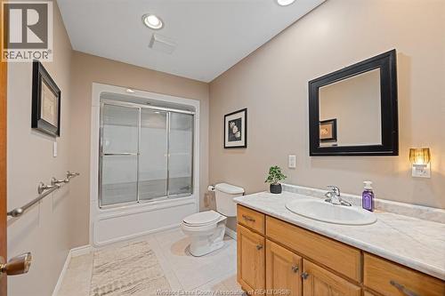 575 Middle Sideroad, Amherstburg, ON - Indoor Photo Showing Bathroom