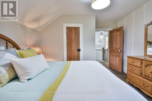1803 Old Second Road N, Springwater, ON - Indoor Photo Showing Bedroom