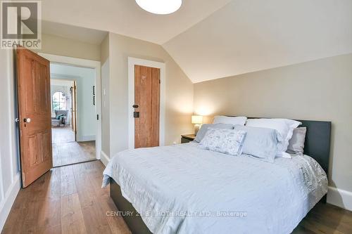 1803 Old Second Road N, Springwater, ON - Indoor Photo Showing Bedroom