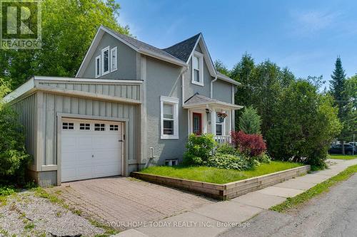 10 KNOX STREET  Halton Hills, ON L7J 1C7