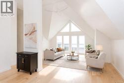 E 1741 Oak Bay Ave  Victoria, BC V8R 1B8