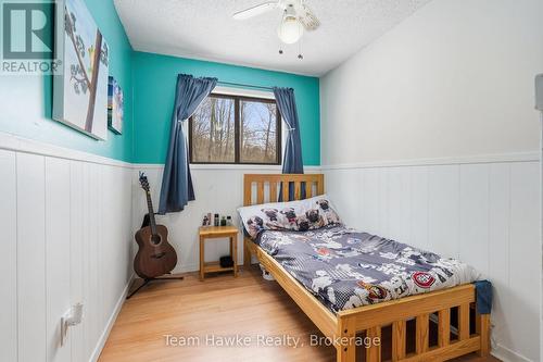 77 Tall Pines Drive, Tiny, ON - Indoor Photo Showing Bedroom