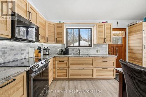 77 Tall Pines Drive, Tiny, ON - Indoor Photo Showing Kitchen