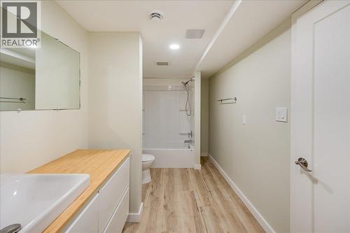 1408 Meadowbrook Drive, Castlegar, BC - Indoor Photo Showing Bathroom