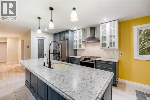 1408 Meadowbrook Drive, Castlegar, BC - Indoor Photo Showing Kitchen With Upgraded Kitchen