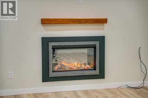 1408 Meadowbrook Drive, Castlegar, BC - Indoor Photo Showing Living Room With Fireplace