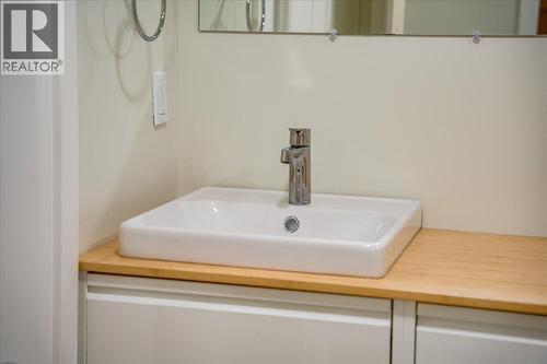 1408 Meadowbrook Drive, Castlegar, BC - Indoor Photo Showing Bathroom