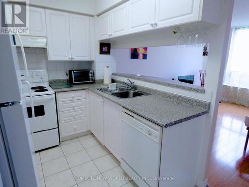 507 - 9015 Leslie Street, Richmond Hill, ON - Indoor Photo Showing Kitchen With Double Sink