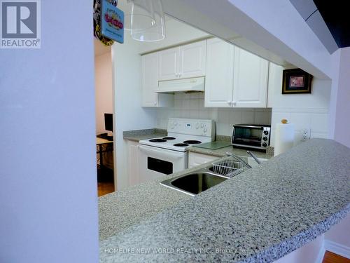 507 - 9015 Leslie Street, Richmond Hill, ON - Indoor Photo Showing Kitchen With Double Sink