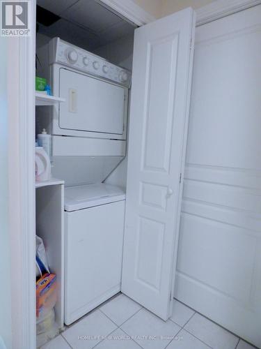 507 - 9015 Leslie Street, Richmond Hill, ON - Indoor Photo Showing Laundry Room