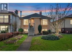 2576 PARKER STREET  Vancouver, BC V5K 2T3