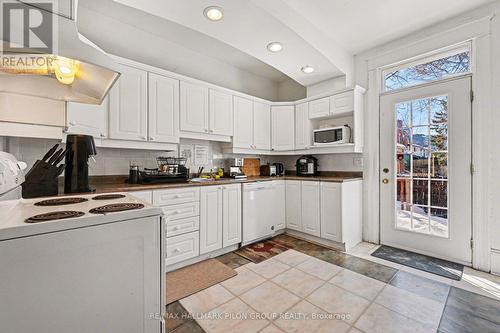 132 Beausoleil Drive, Ottawa, ON - Indoor Photo Showing Kitchen