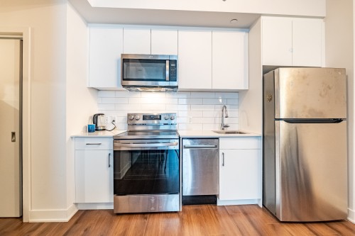 Kitchen - 404-6780 Boul. Newman, Montréal (Lasalle), QC - Indoor Photo Showing Kitchen With Upgraded Kitchen