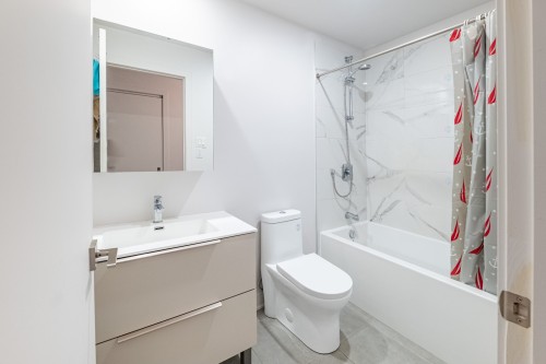 Bathroom - 404-6780 Boul. Newman, Montréal (Lasalle), QC - Indoor Photo Showing Bathroom