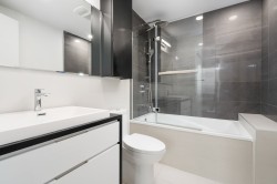 Salle de bains attenante à la CCP - 