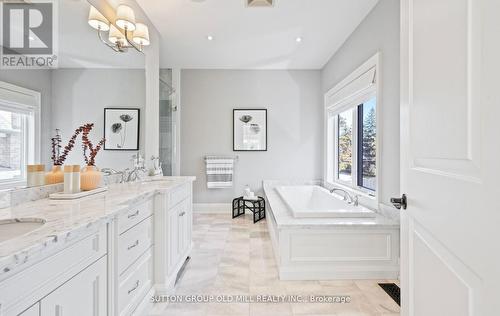 8 Cumberland Drive, Mississauga, ON - Indoor Photo Showing Bathroom
