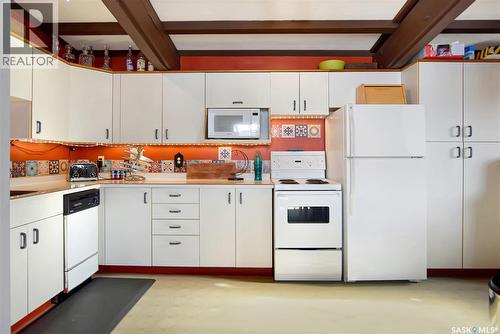 208-210 Criddle Avenue, Crooked Lake, SK - Indoor Photo Showing Kitchen